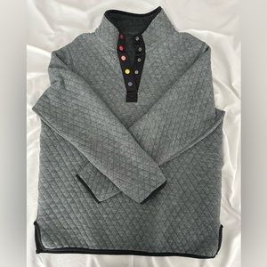 Reversible quarter button up